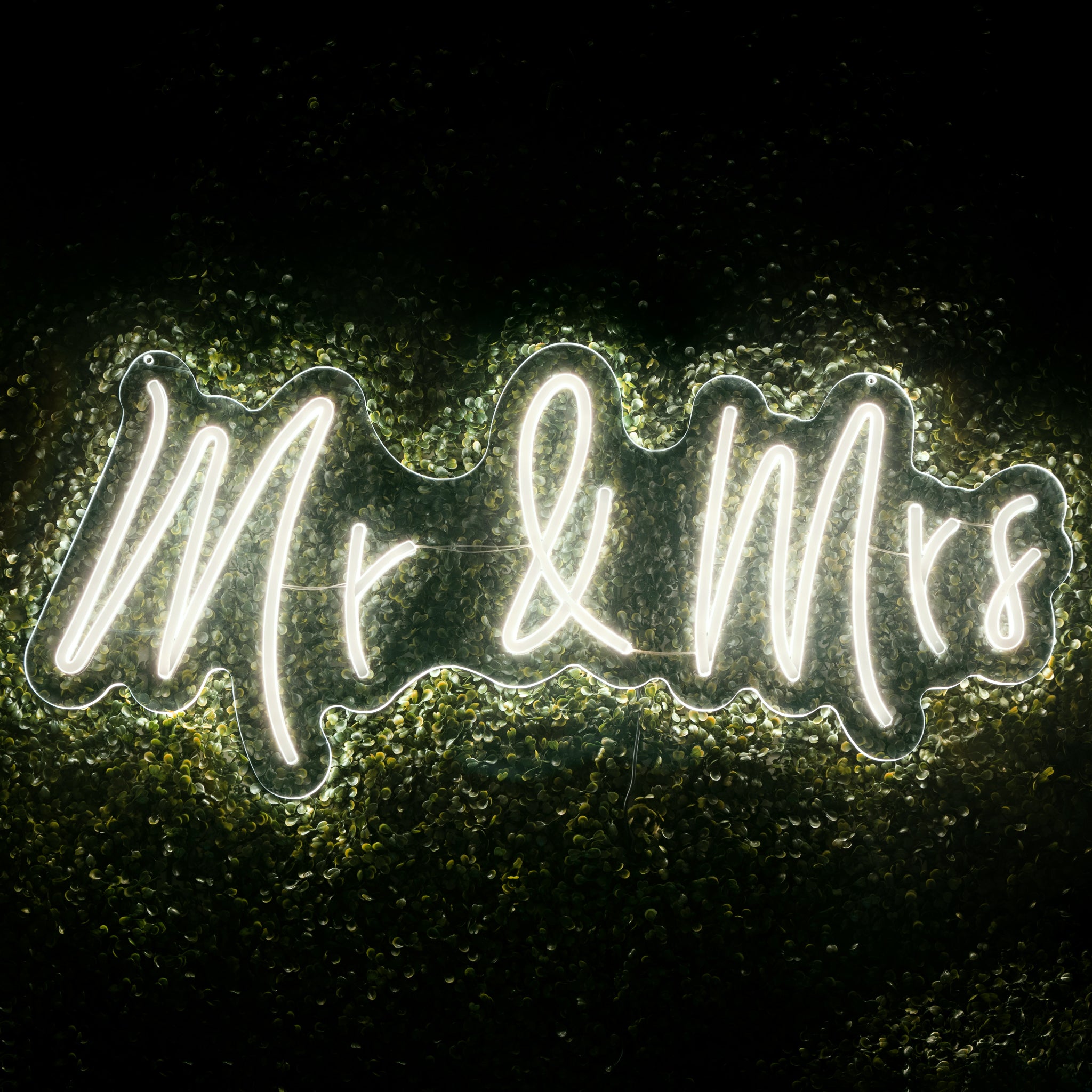 Mr & Mrs Neon Wedding Sign 88cm x 55cm | Rental Mr & Mrs Neon Wedding Sign 88cm x 55cm | Rental